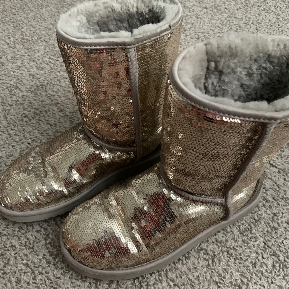 gold sparkly uggs